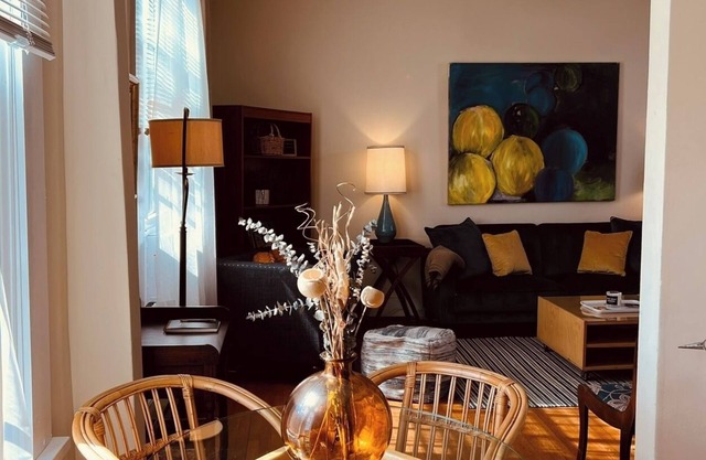 Cleveland Park awesome Winchester 2 BR 1st fl napt. walk to everything!