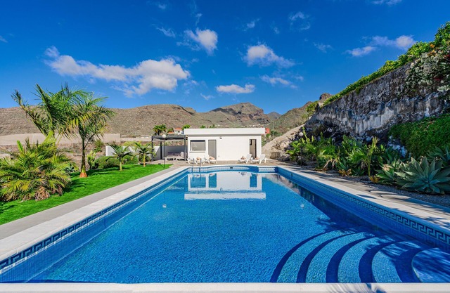 Cliff Haven Sea View Apartment - Adults Only