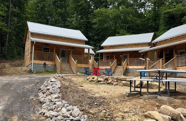Clinch Mountain Reserve Cabin #2. Cabin retreat near charming Rogersville, TN.