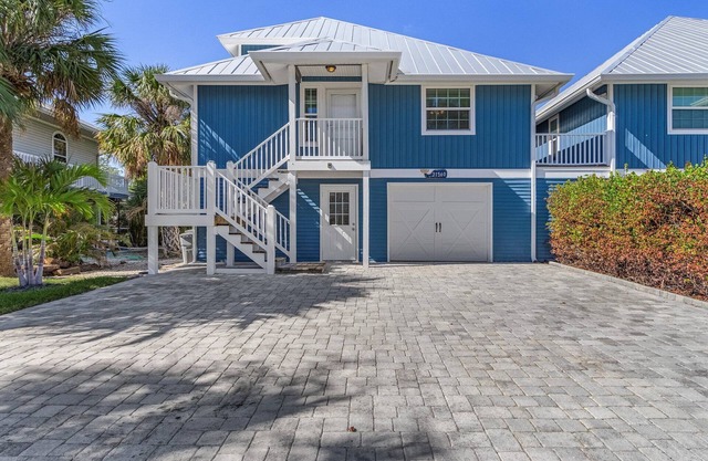 Close to Beach, Secluded Pier with Partial Bay Views - Blue Bayou A - Roelens