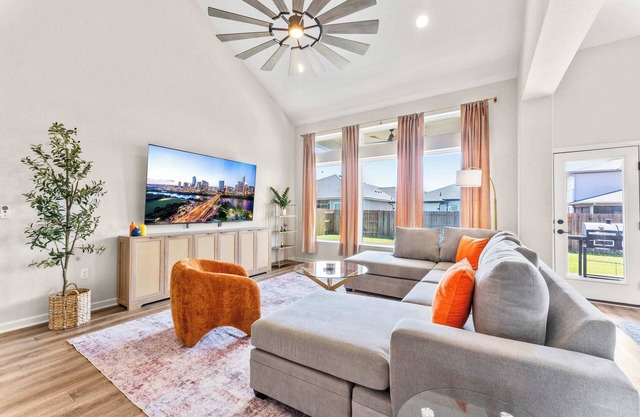 Close to CotA & Downtown | Cozy & Luxe | 4BR