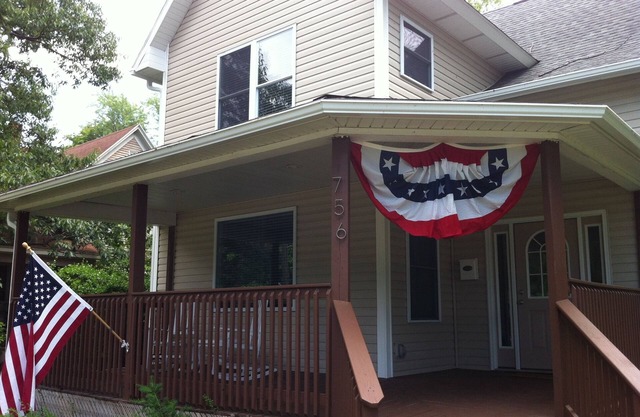 Close To Downtown, Short Drive To Beach