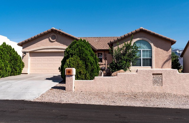 Close To Gold Canyon Golf Resort!