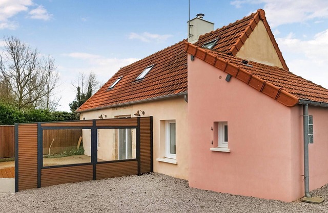 Close to the sea in the Marais du Cotentin et du Bessin Regional Nature Park, this cozy vacation hom