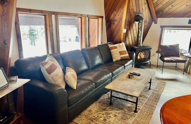 Closest, coziest home at The Village! Steps to Bars/Dining/Shops and Gondola!