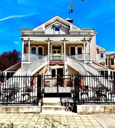 Cloverdale House Inn