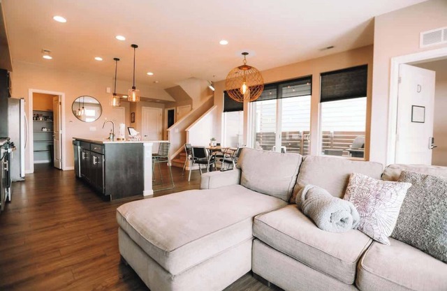 CO4. (House) La Casa Bonita/New/Stylish/Clean