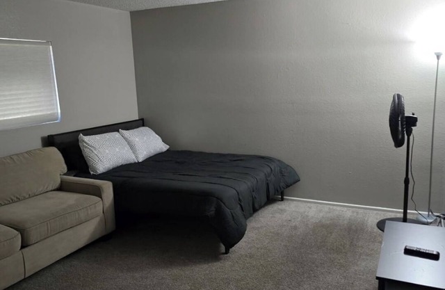 Coachella Fest and Stagecoach Chic 1 bedroom apartment