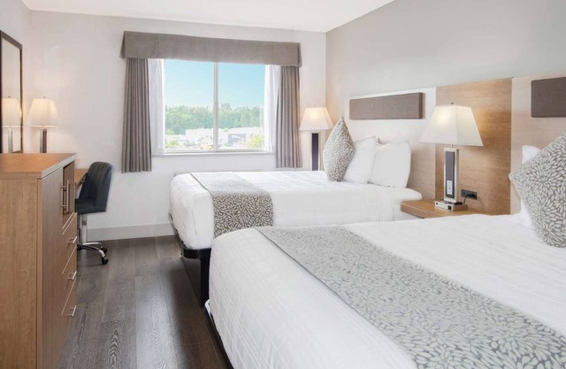 Coast Abbotsford Hotel & Suites