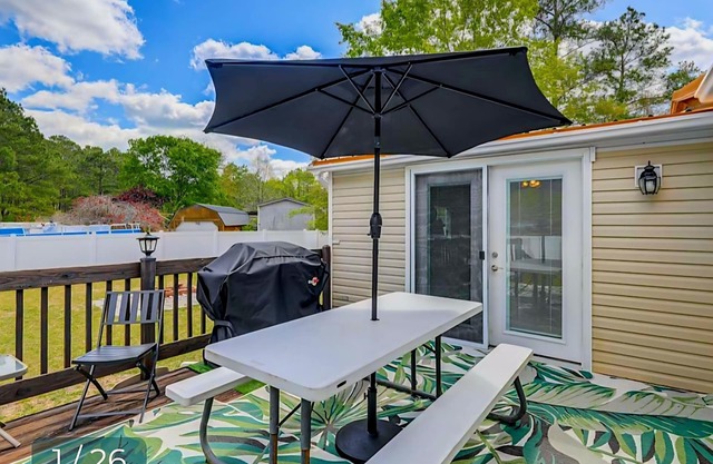 "Coastah" RetreatnJET TUB/FIREPIT/GRILLnLG Fenced YARD nWalk to HADNOT Creek