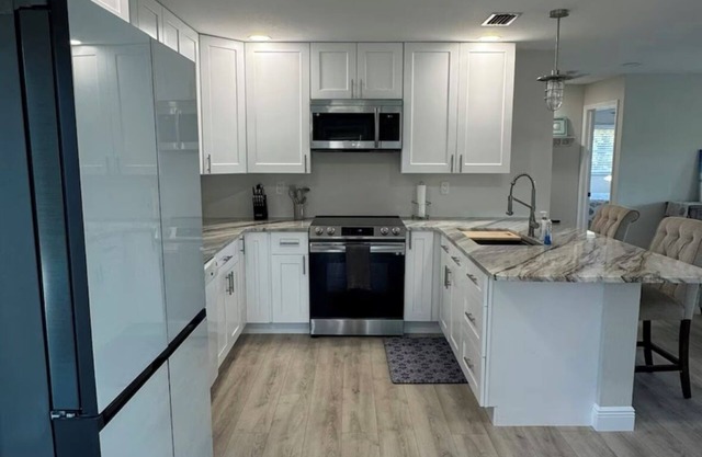 Coastal 2-bedroom, 2-bath POOL home in Gulf Cove