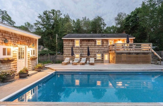 Coastal, 3 bedroom, 2 bath home with pool!