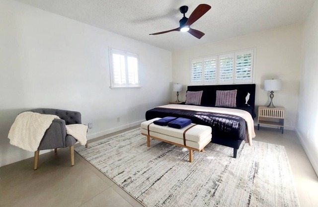 Coastal Chic Escape - 4BR Retreat in Boyton Beach