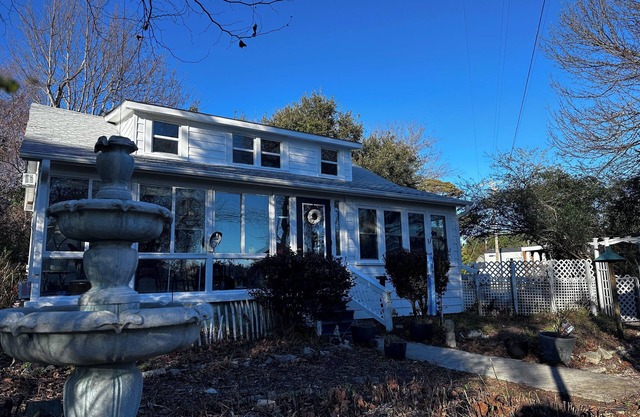 Coastal cottage core with views of and access to Bogue Sound.