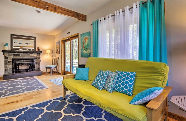 Coastal Cottage: Walk to Chipman's Cove!