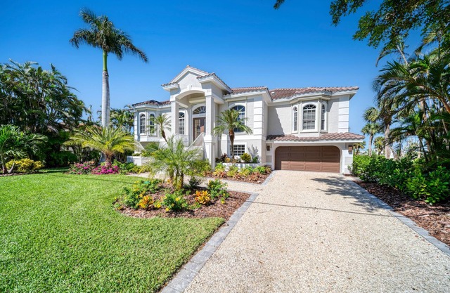 Coastal Haven Estate: Immaculate Home w/Pool &Spa