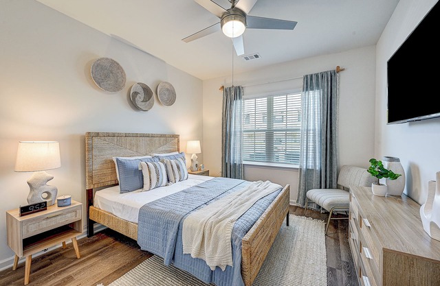 Coastal Luxe Apt Near Fernandina Bch/Amelia Island/JAX Airport & I-95 to DWTN.