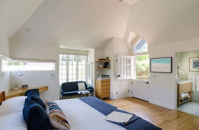 Coastal Oasis with Private Entrance and Courtyard