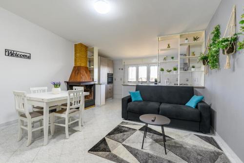 Coastal Whisper - 9 min to Airport & 700m to Sea