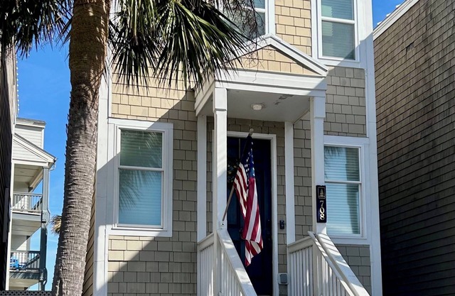 Coastline Cottage with Breathtaking Ocean Views On Fripp Island Wi-Fi, Golf Cart