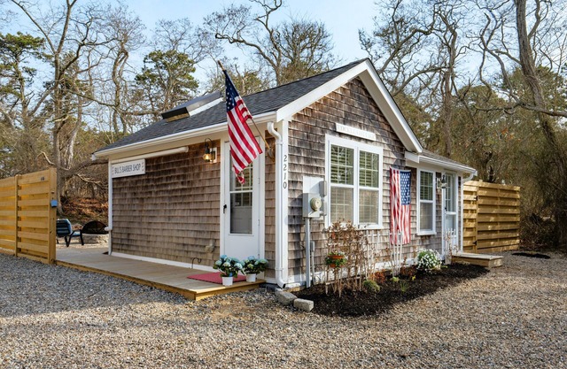 Cockle Cottage - Renovated Chatham Cape House .9 Miles from Beach