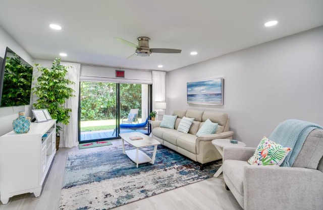 Cocoa Beach Condo with Community Pool and Hot Tub!