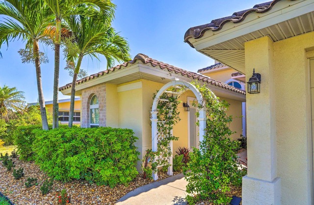 Cocoa Beach Studio ~ 2 Mi to the Sandy Shore!