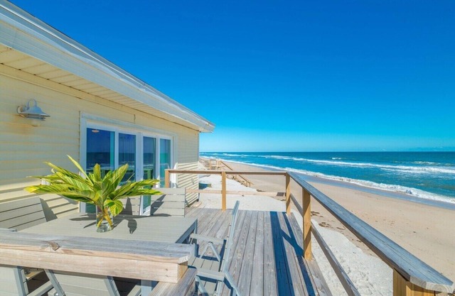 Coconut - Oceanfront Beach Cottage