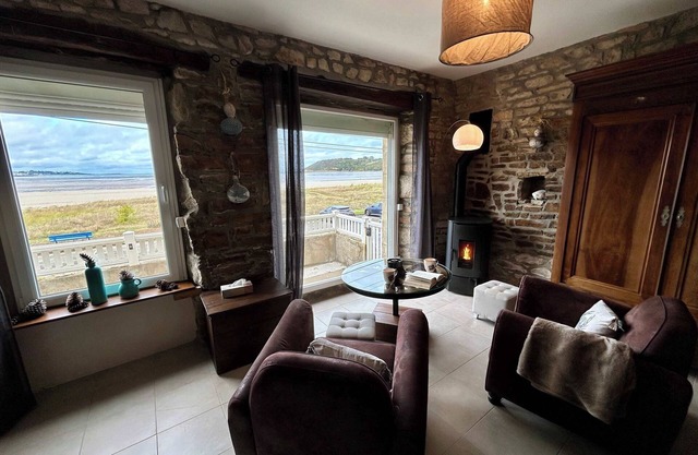 Cocooning stay by the sea, sleeps 8