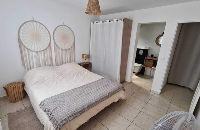 Cocooning room - 5 min to Jarry - 15 min to Beach