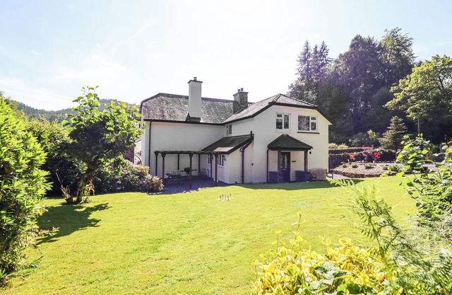 COED DERW ISAF, pet friendly, luxury holiday cottage in Betws-Y-Coed