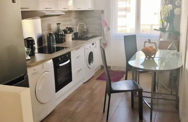 Coeur Juan les pins, near beaches, spacious 2P