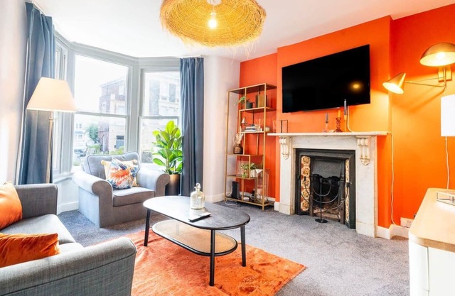 Cohost Partners | 4BR/2BA | Free Parking | WiFi