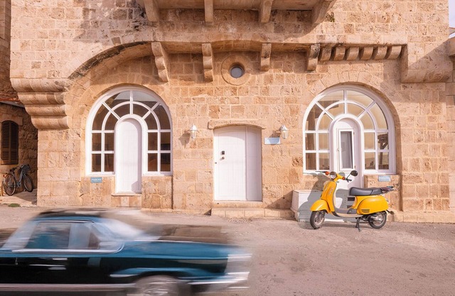 COLEUSn- An authentic spacious studio located next to the sea