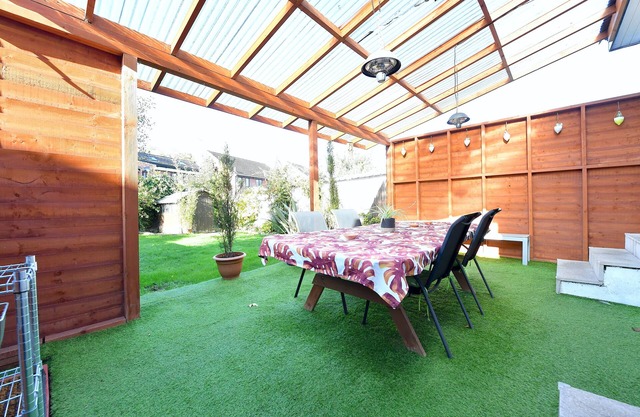 Colindale Retreat, 3 Bedroom, Sleeps up to 6,