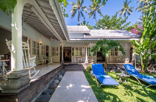 Colonial 2 BR Villa, private access to beach