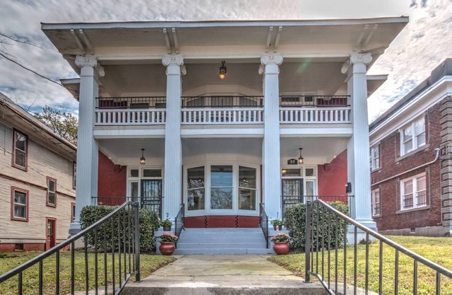 Colonial-Inspired Stay: Near Arts, Music & History