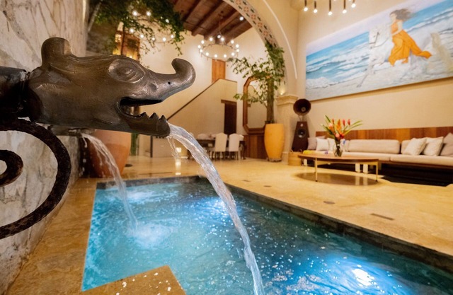 Colonial Luxury Villa in Getsemaní w/Private Pool, Jacuzzi & Rooftop Views