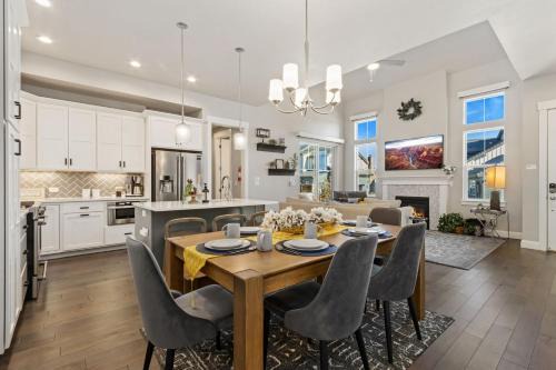 Colorado Modern Retreat with King Beds, Pickleball