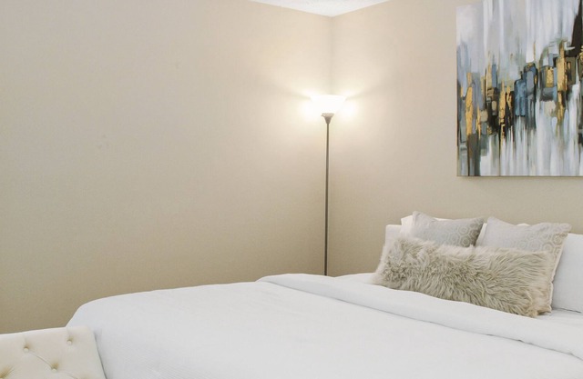 Colorful & Cozy near Biltmore & Downtown ~ Parking