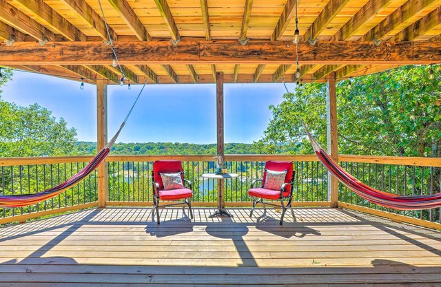 Colorful Golden Getaway w/Panoramic Views!