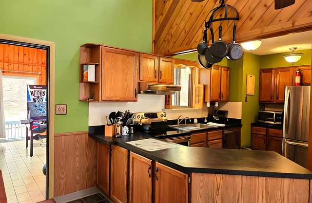 ColorSplash Lodge: Camelbeach just mins away!