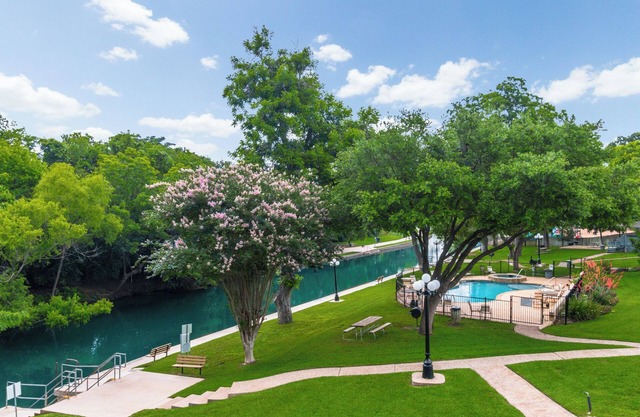 Comal Riverfront Condo w/Pool, Longest Float, Tubes Included!