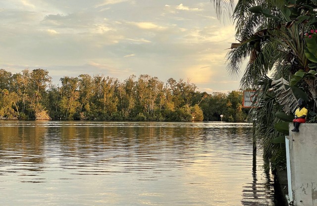 Come call ‘The Scallop Shack Vacation Club’ home! A true WATERFRONT retreat!