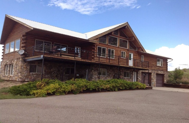 Come stay at the McMinn Inn and enjoy the mountian views!
