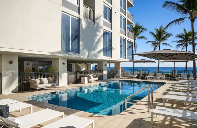Comfort and Convenience! Beachfront Property, Pets Allowed, Onsite Pool