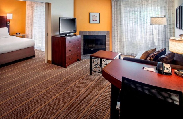 Comfort and Convenience! 3 Pet-friendly Units, Onsite Pool, Free parking