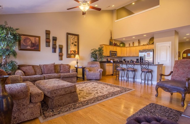 Comfort and Relaxation at this Elegant, Pet Friendly Villa in Branson Creek!