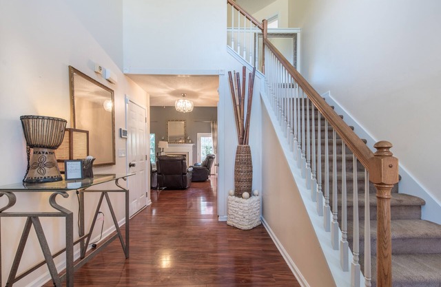 Comfort and Style on the Colonnade