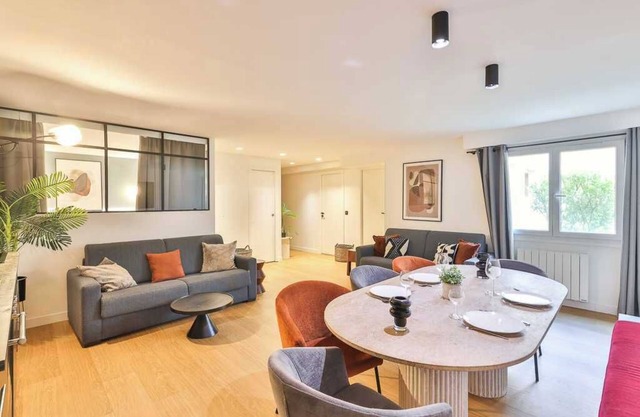 Comfort & Design for 10p - 5min from the Marais !